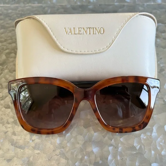 Valentino | Accessories | Valentino Womens V699s Sunglasses  display picture 1